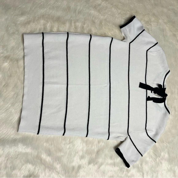 Halogen black and white stretch top with bow closure in‎ back - Picture 4 of 4